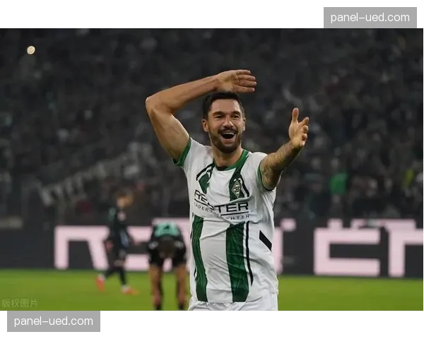 焦点瞬间：莱比锡球员冲突，裁判出示红牌维持秩序