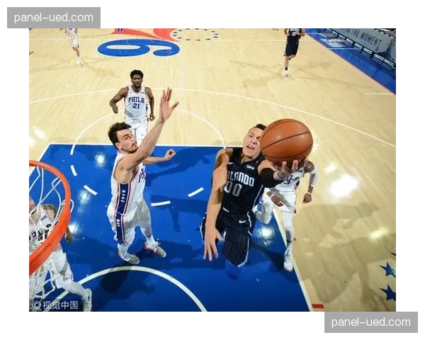 特写：奥兰多魔术队新主场启用全息投影技术展示实时战术分析